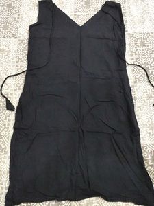 Black V-Neck Sleeveless Dress