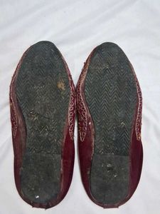 Maroon Embroidered Indian Jutti