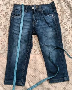 Denim Jeans little flaw in one pocket backsi