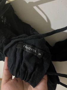 Trendyol Black Puff-Sleeve Crop Top with Crisscros