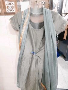 Elegant Grey Kurta Set With Leggings
