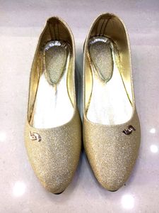 Golden Sparkling Bellies For Women..Size-41....25-26cm..