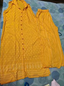 Beautiful Printed Yellow Sleeveless Suit In Xl Siz