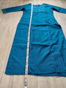 Varanga Women Embroidered Straight Kurta