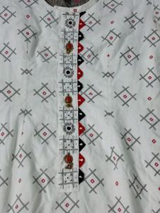Beautiful Black White Lining  Suite With Sarara