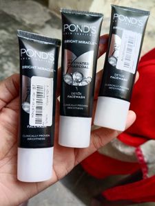 Pond&#39;s Bright Miracle Facewash