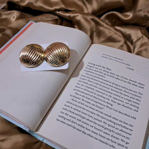 Vintage Gold Tone Clip On Earrings