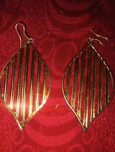 2 Earrings