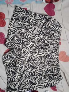 Patterned Black &amp; White Shorts