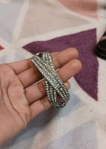 Bracelet good....size M