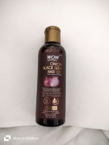 Wow Onion Hair Oil For Hair Fall Control - With Black Seed Oil Extracts.     Comes Without Comb Applicator, New With Tag (Unused) 100 Ml