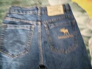 Distressed Wide-Leg Jeans &amp; T Shirt