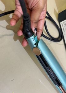 beautiful unused Hair Straightener