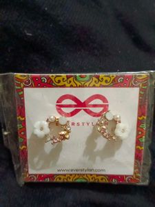 Everstylish Flower Stone Earrings