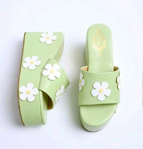 New Shoetopia Floral Green Wedges/ 👠 Heels