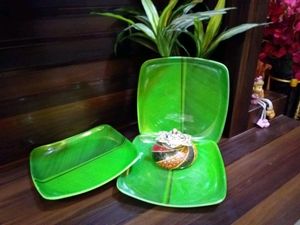 🆕️ Set Of 3 Banana Leaf Pattern Melamine Plates - Small