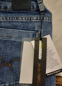 Boyfriend Fit Light Fade Cropped Jeans