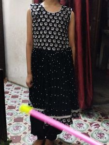 Chic Black &amp; White Sleeveless Ethnic Dress