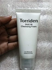 Low Molecular Hyaluronic Acid Cleansing Foam