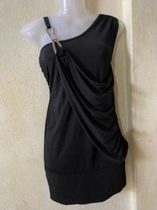 Chic Black One-Shoulder Dress