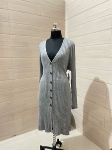 Pintresty new with tag 🏷️ Elegant Knit Button-Dow
