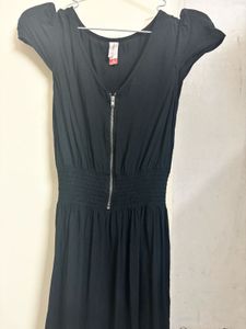 Chic Black Dress with Zipper Detail