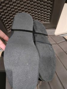 brand new Clarks orginal boots Stylish minor damag