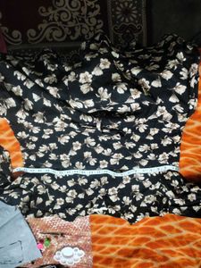 🌸Winter Floral Print Top