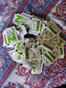 4 Glass Cups  With Sugar Free Sachets