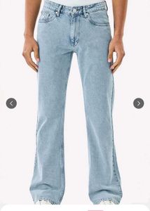 1000%authentic levis embroiderried Light Wash Deni