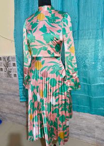 🎁Buy 2 Get 1 Free🎁Size XS Floral Showroom Dress