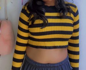 Black &amp;yellow Striped Crop Top🔆🧀