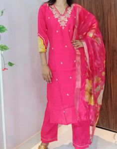 Pink premium quality pearl Embellished Kurta Set