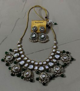 Elegant Kundan Necklace Set
