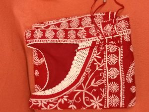 Gently Used Red & White Lucknow Embroidered Kurti