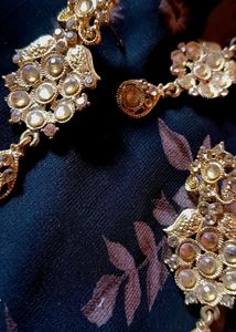Earing With Maangtikka