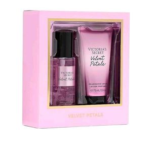 Victoria&#39;s Secret Velvet Petals Set