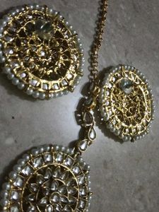 Elite Chunky Earing And Maangtika