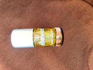 Elevet Gold Glitter Nail Polish