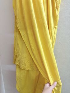 Yellow one-sided shoulder dress