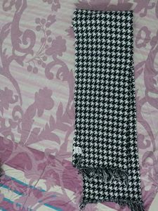 Houndstooth Scarf with Fringe