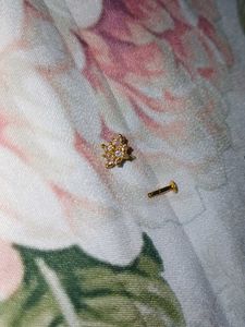 Beautiful white stoned Nosepin - Pierced