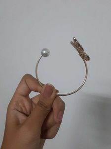 BUTTERFLY HANDBRACELET