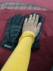Black Sport Winter Gloves