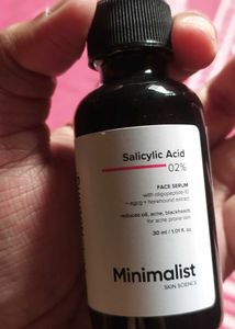 Minimalist 2% Salicylic Acid Face Serum.
