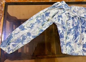 Blue &amp; White Floral Tie-Up Crop Top | Puff Sleeves
