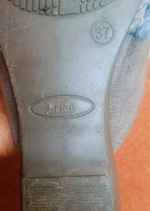 Beautiful Flat Sendle Size 37