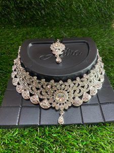 AD NECKLACE WITH EARRINGS AND MAANGTIKA