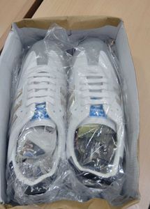 Sneaker