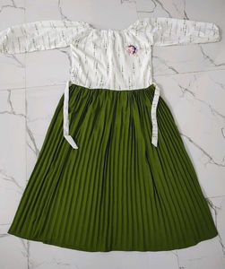 Elegant Green Pleated Maxi Dress